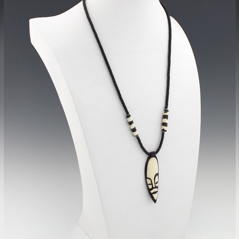 African mask necklace, black and cream unique - Picture 2 of 4